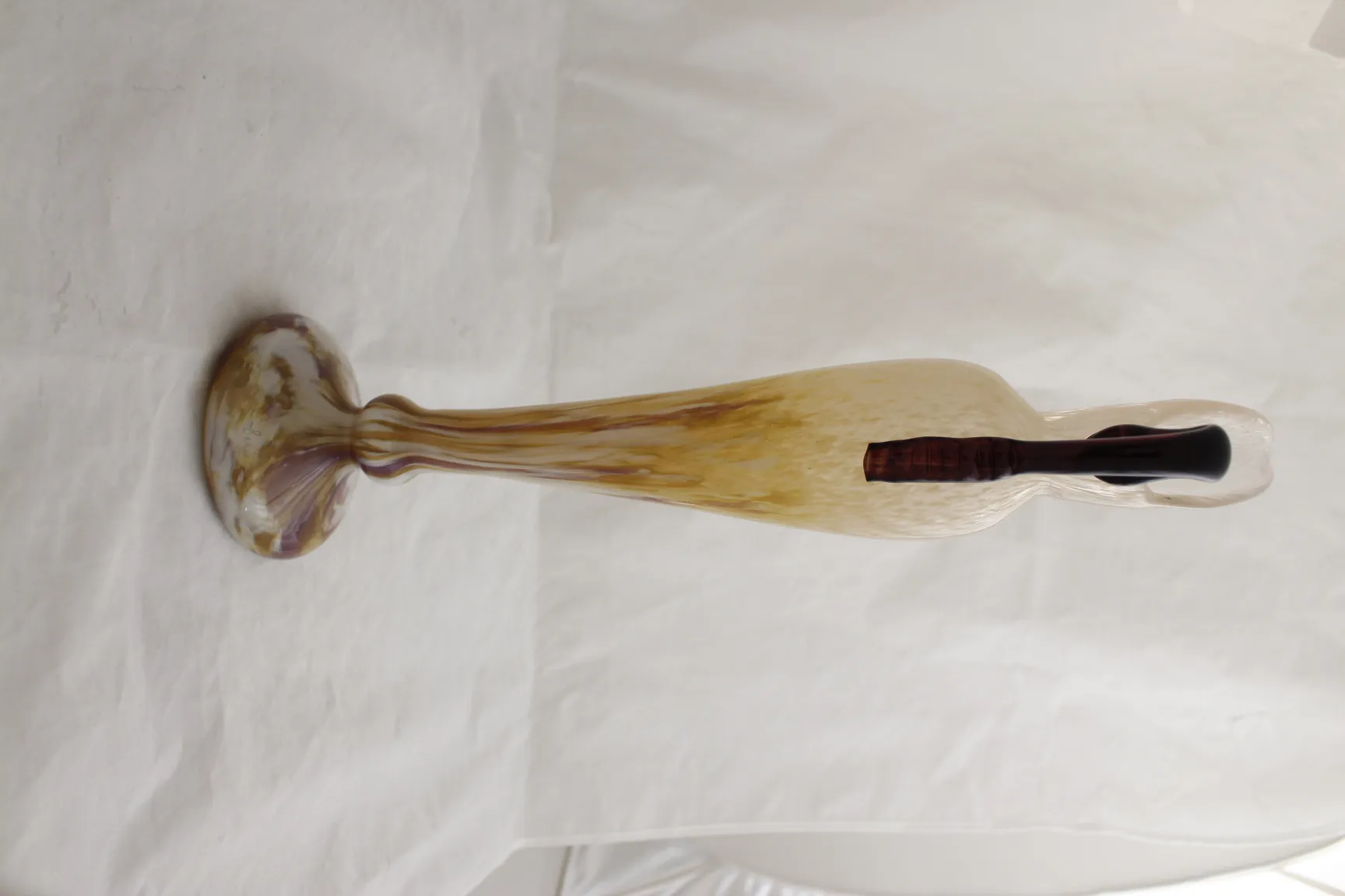 Антикварное стекло с подписью Шнайдера, декоративное и элегантное, украшенное нежными цветами.