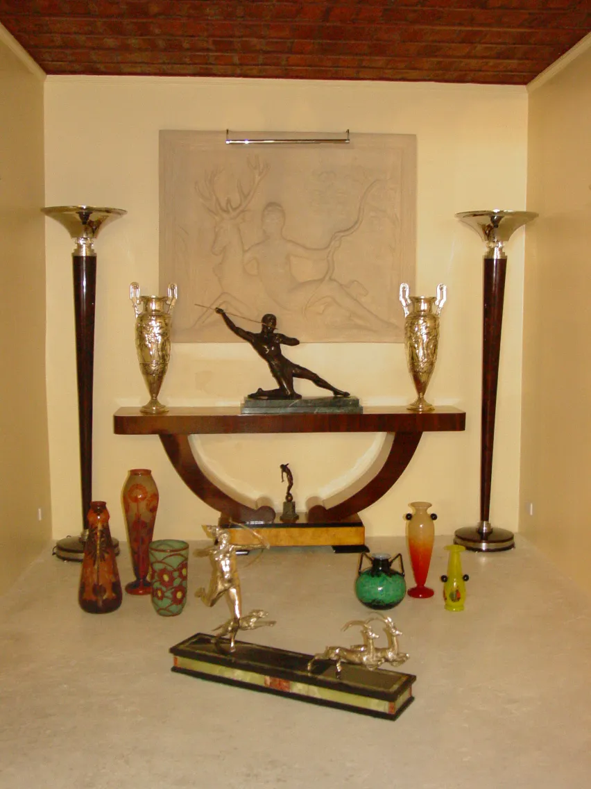 ग्लास पर हस्ताक्षरित श्नाइडर प्राचीन सेटिंग में।