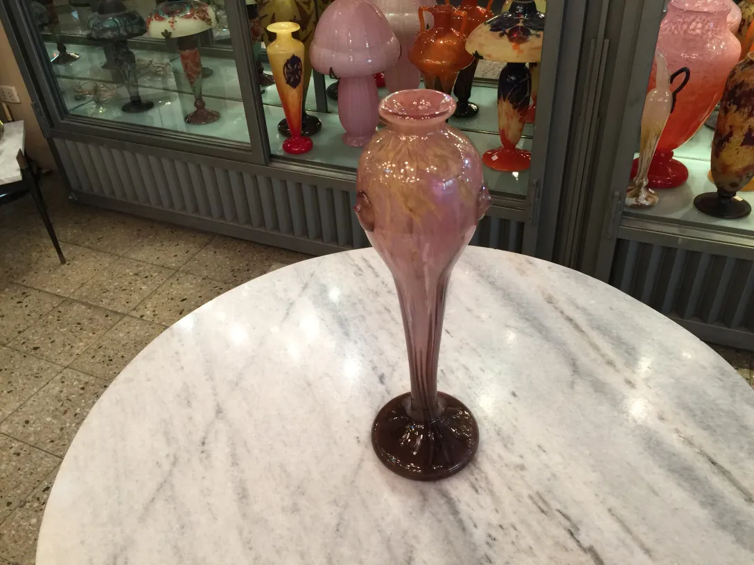 アンティークサイン入りグラス（Schneider）装飾的スタイルの展示