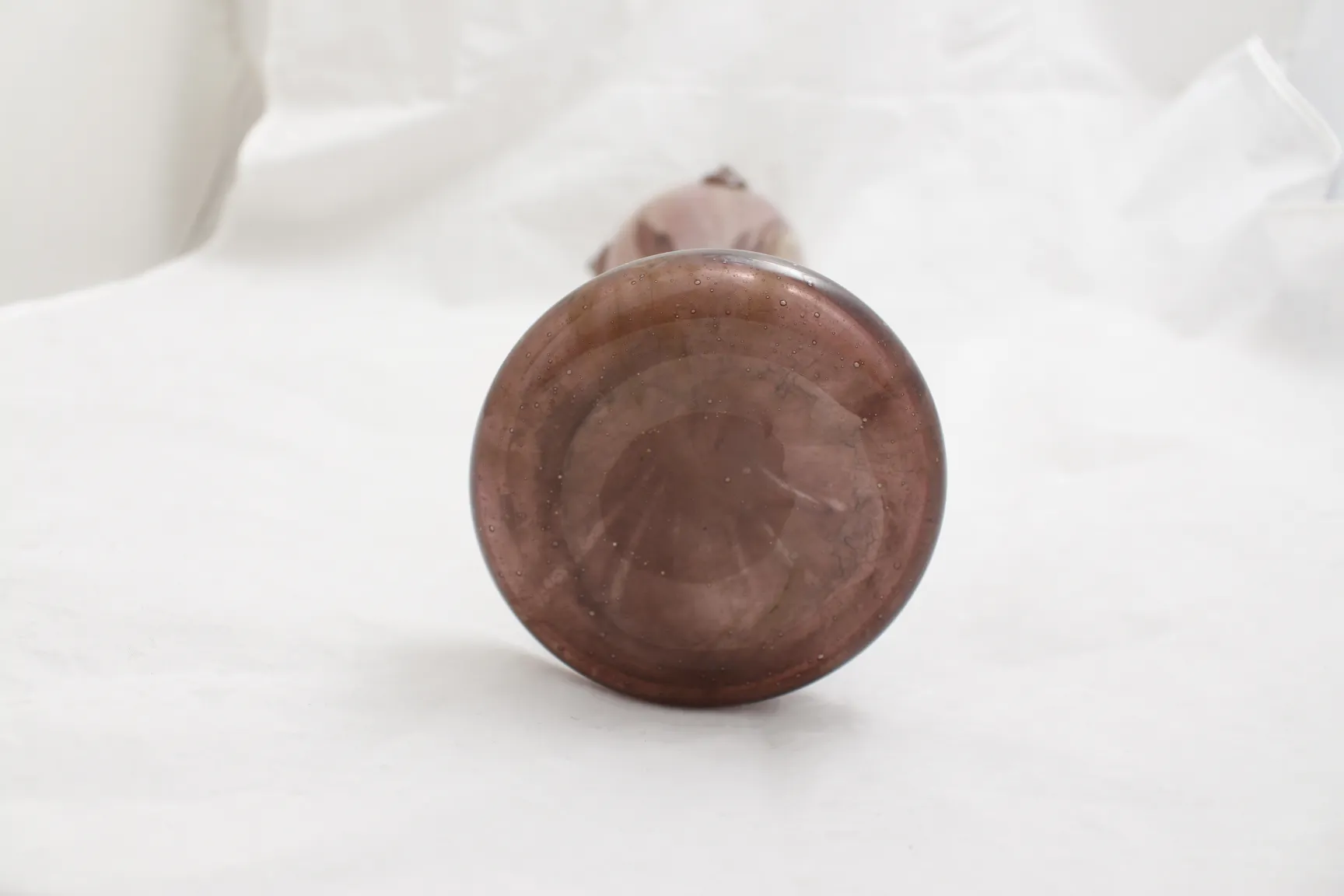 vidrio firmado Schneider con detalles visuales antiguos