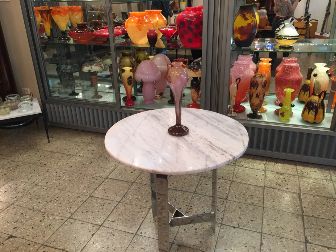 Pièce antique au design élégant, verre signé, forme unique