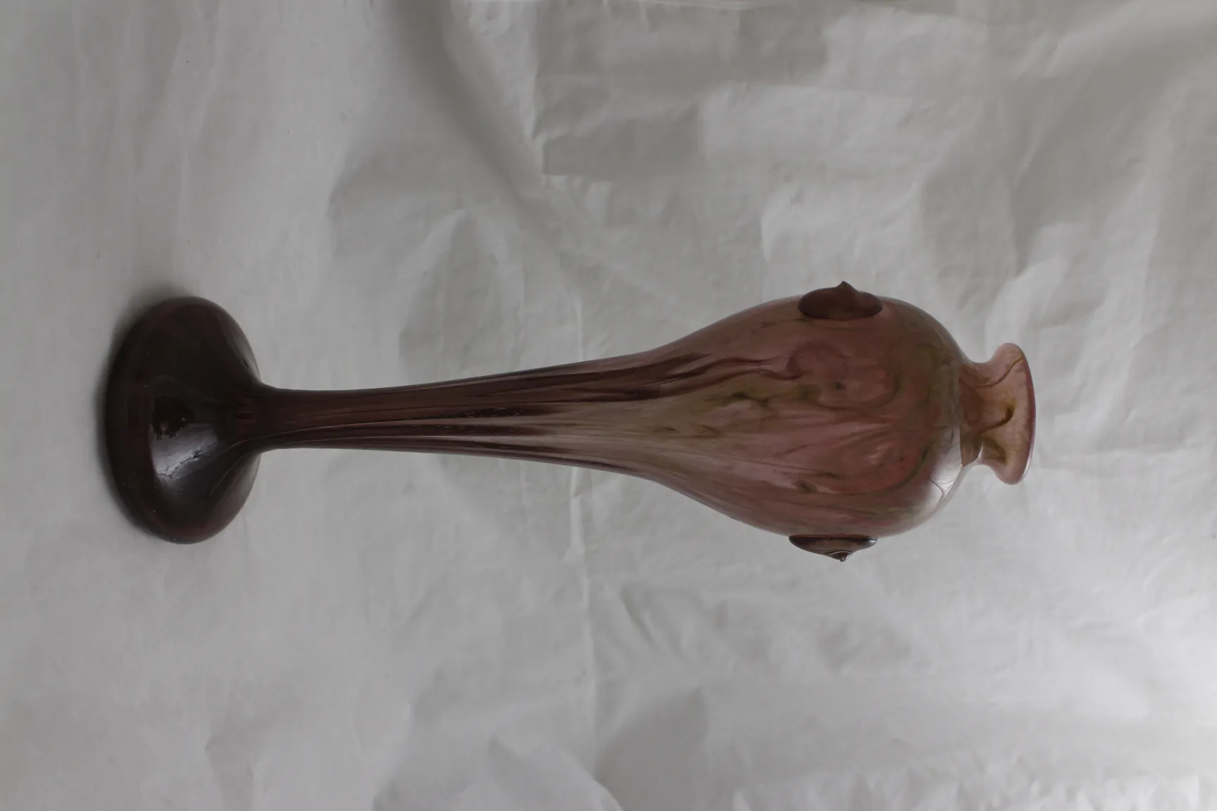 Antikes signiertes Glas von Schneider mit eleganten Details