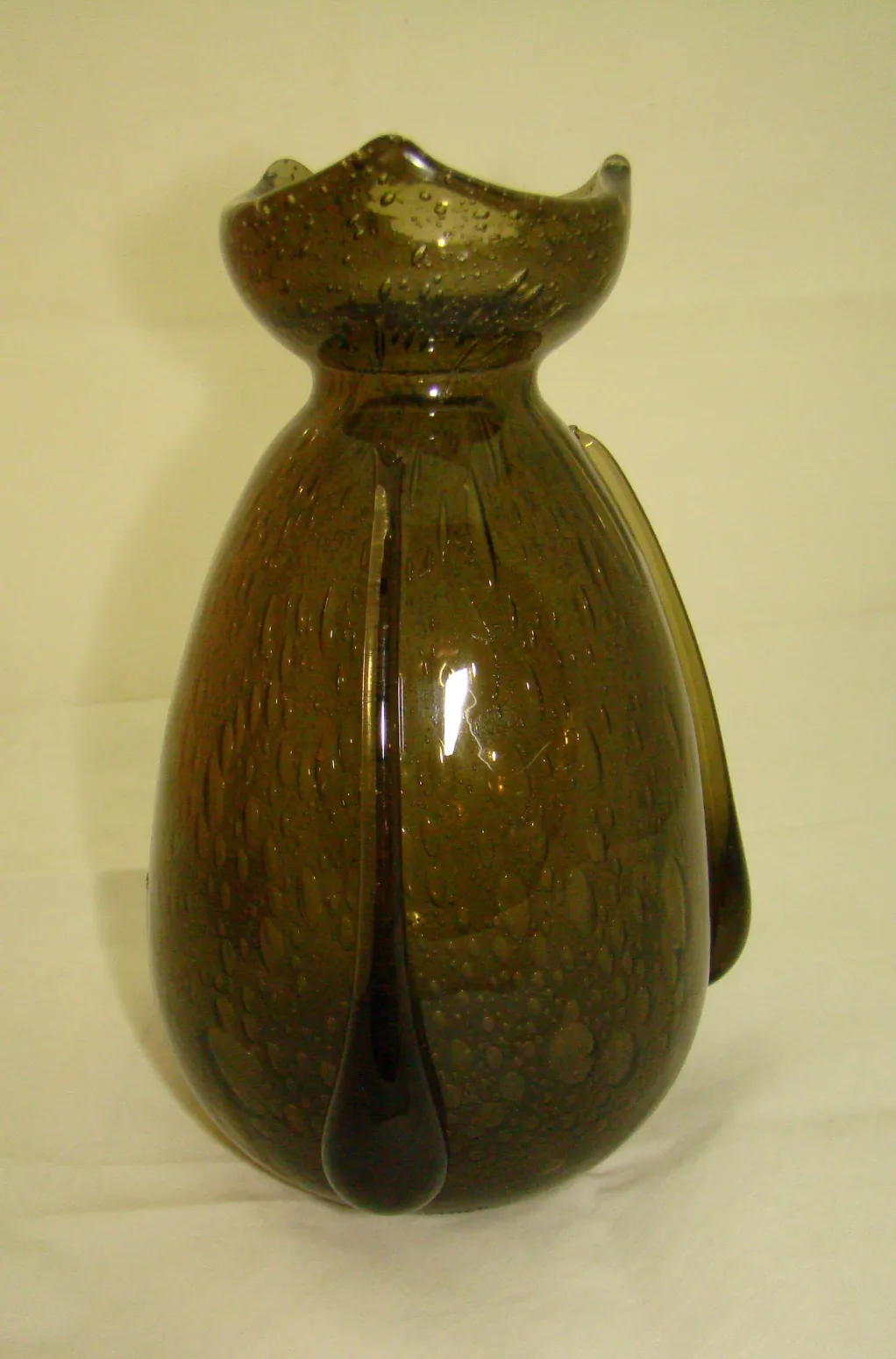 زجاج-قديم-موقّع-شنايدر-بتصميم-فريد