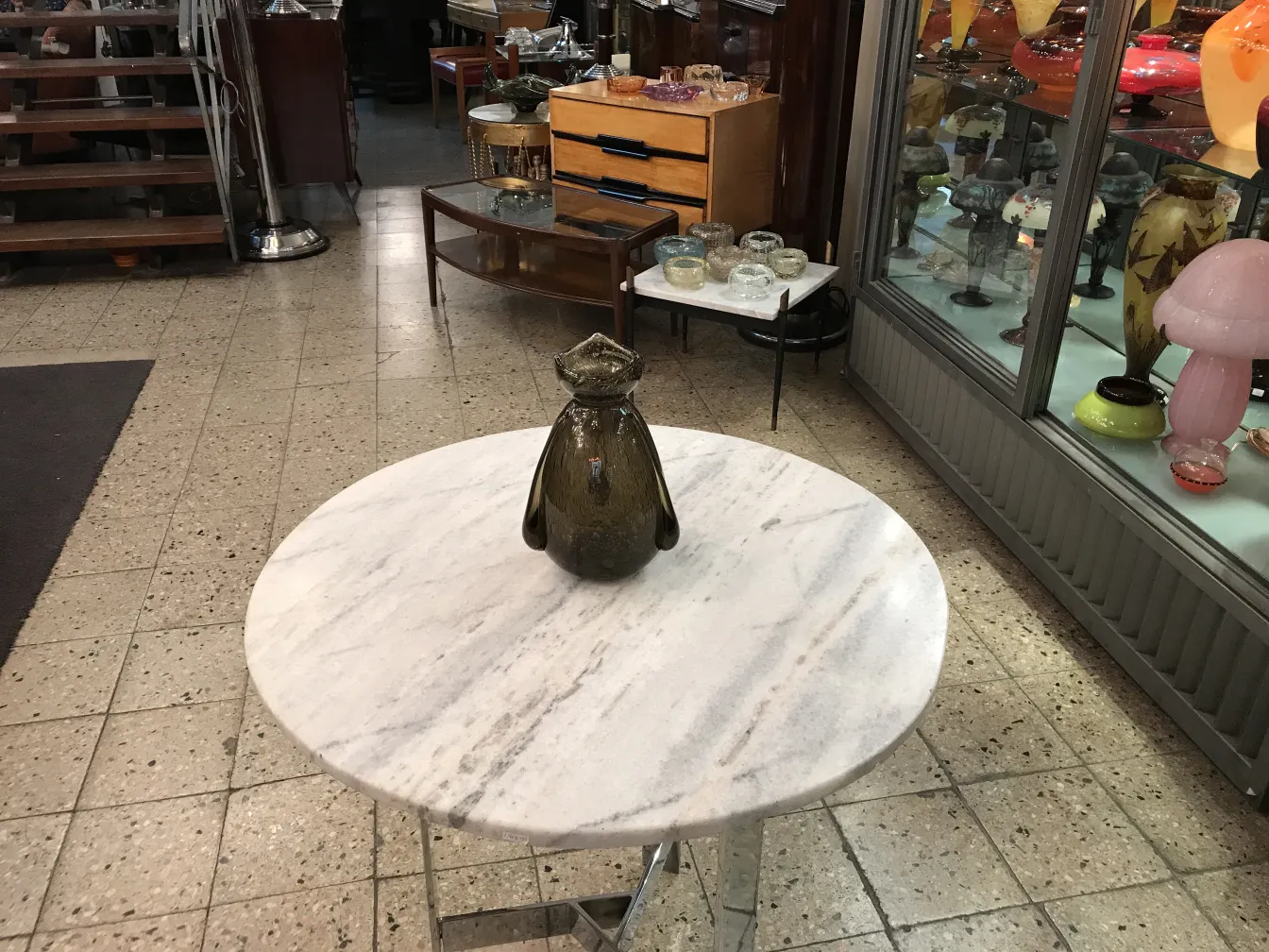 escolha vidro assinado por Schneider em um ambiente antigo