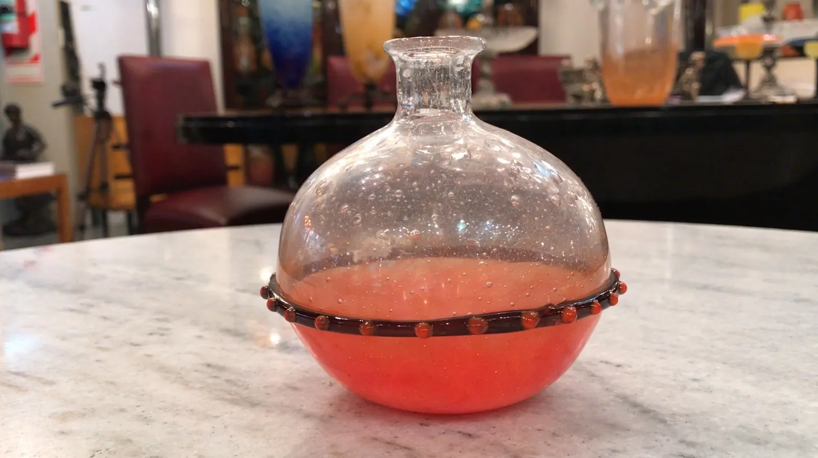 verre signé schneider dans un cadre ancien avec des bulles