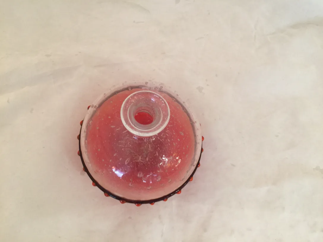 antiga peça de vidro com bolhas e design elegante