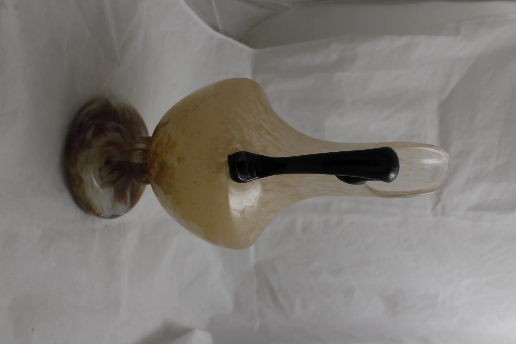 Vidrio firmado Schneider de diseño elegante en forma de bulbo con soporte en base de colores