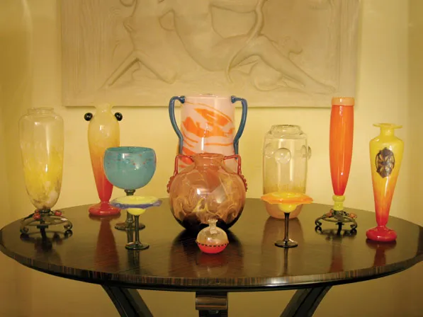 conjunto de antigüedades de vidrio firmado en varios colores