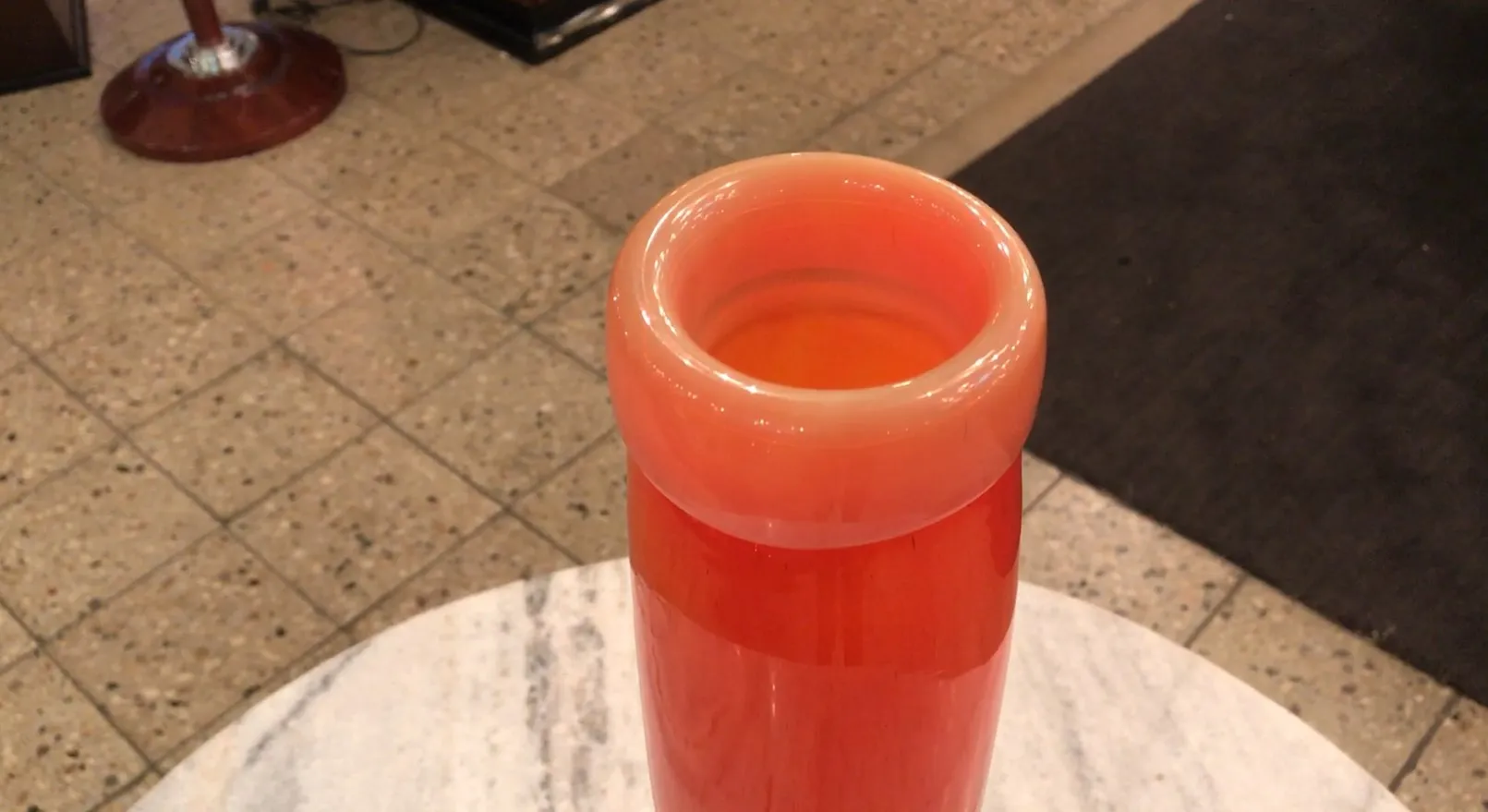 古董施耐德签名玻璃，展现复古氛围。