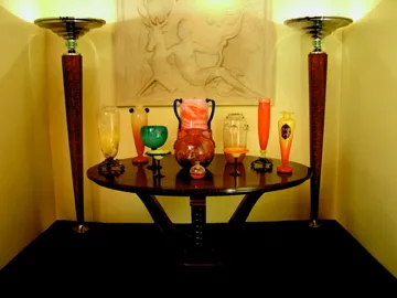 antik signiertes Glas von Schneider mit bunten Formen