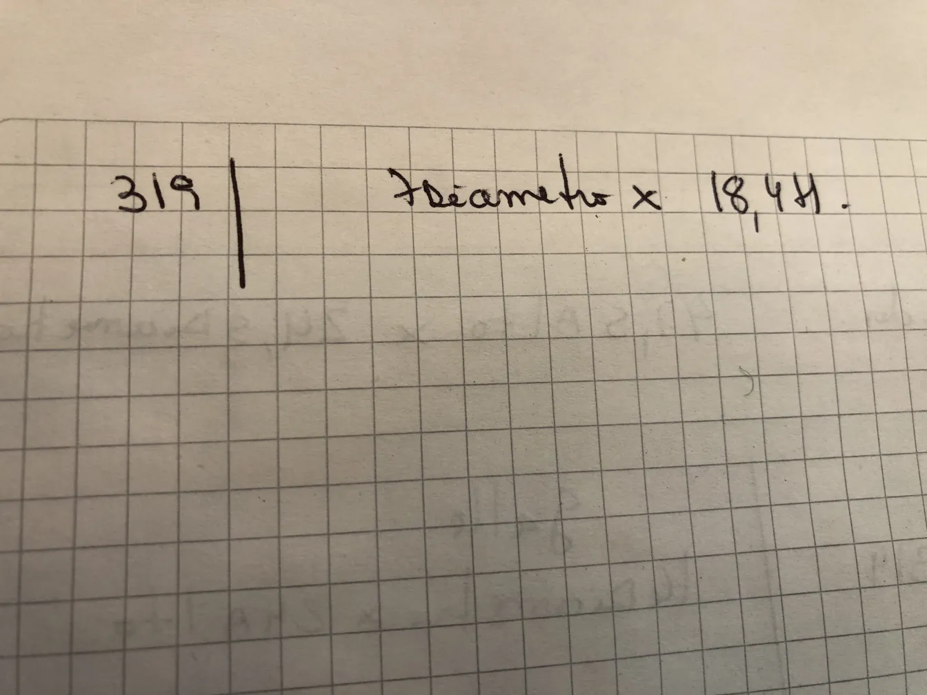 Antikes Glas mit Unterschrift von Schneider, detailliert.