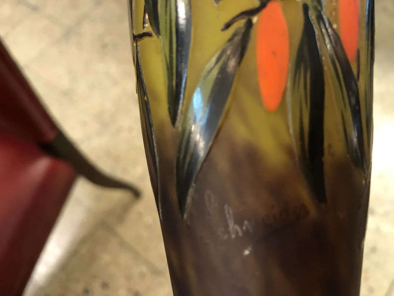 Verre ancien signé par Schneider avec motif floral