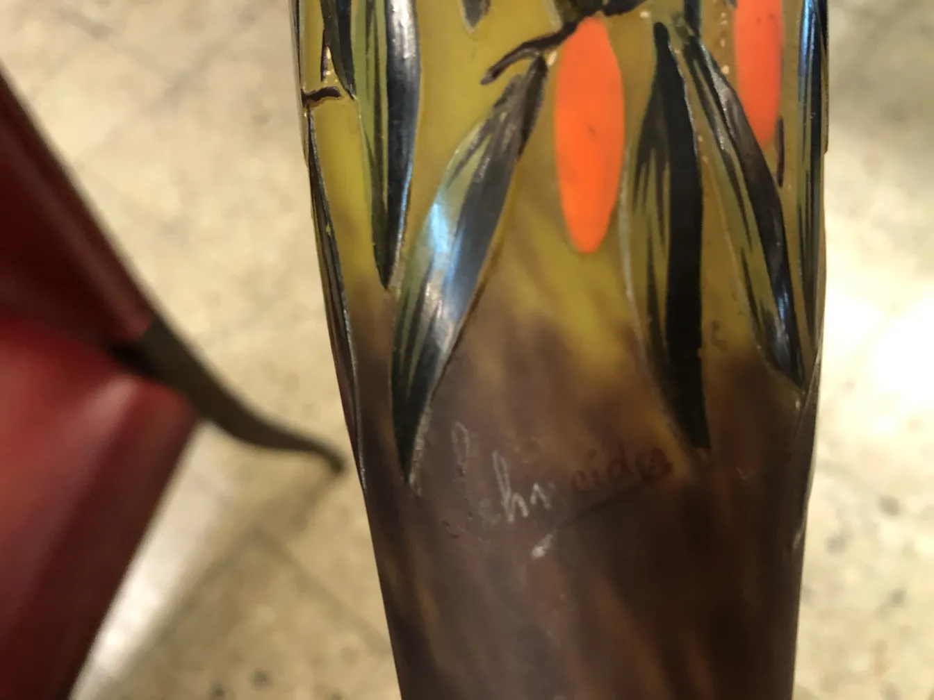 Antikes Glas von Schneider mit floralem Muster