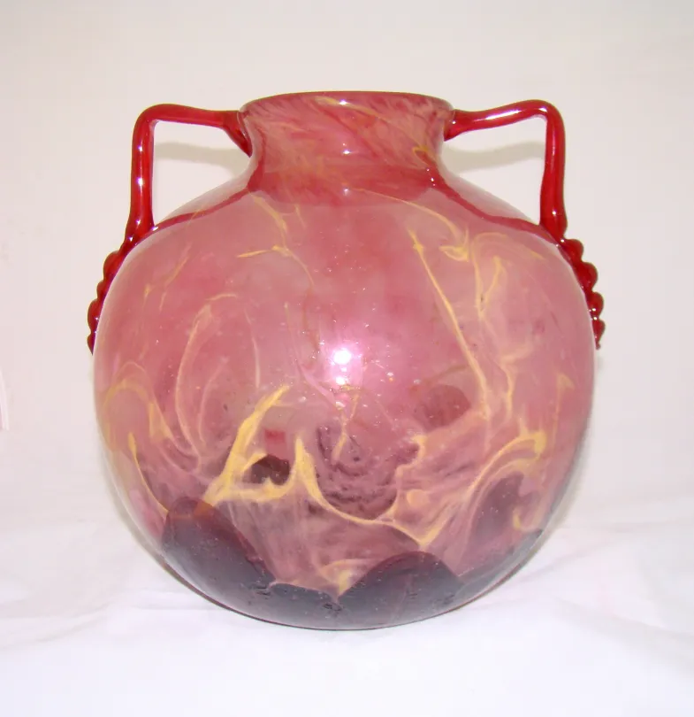 verre ancien avec un design merveilleusement marbré