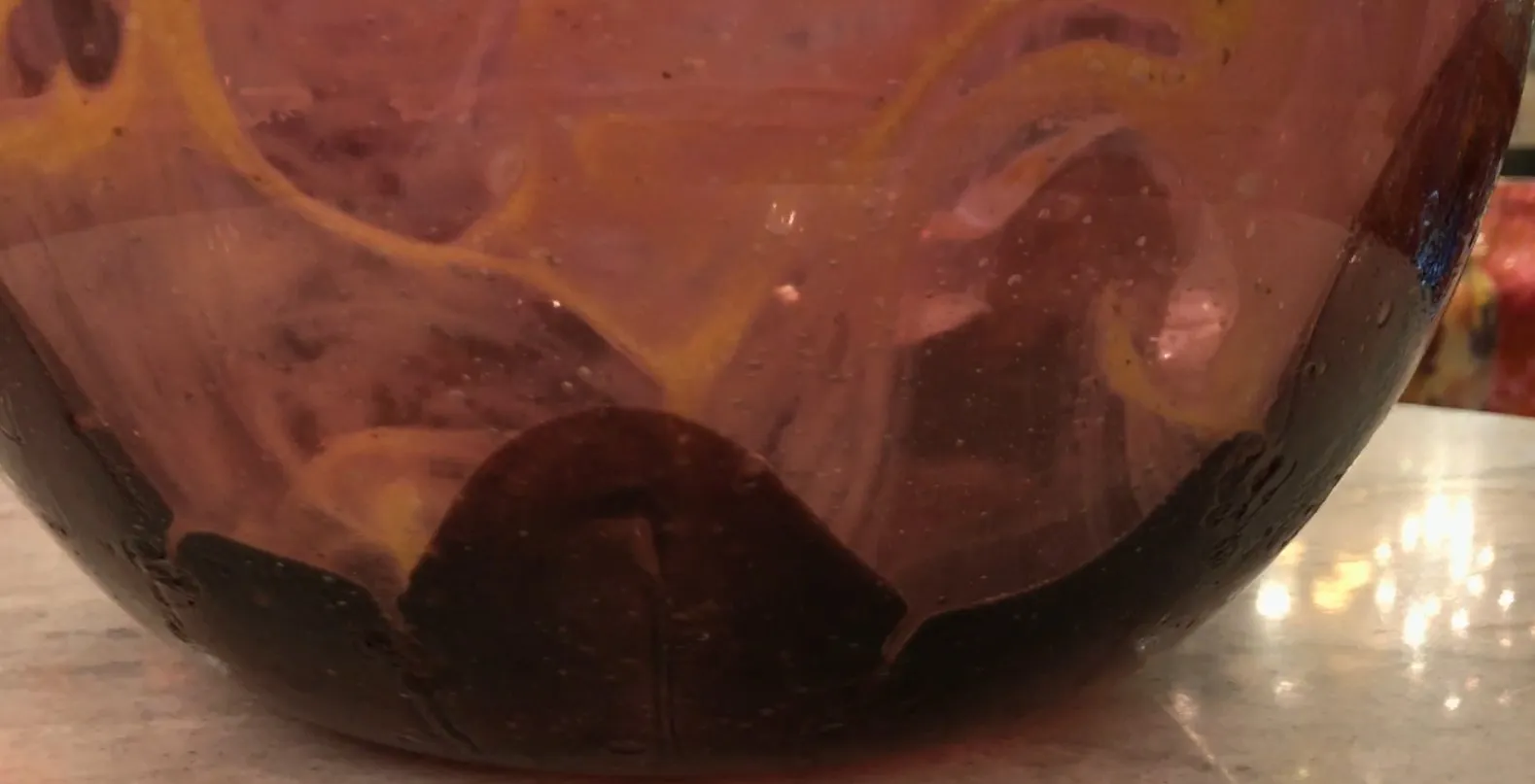 vidro antigo com design colorido e assinatura de Schneider