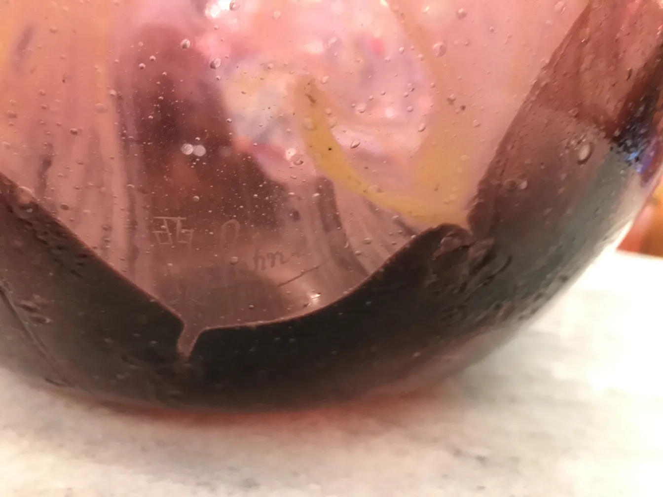 تفاصيل الزجاج الموقع من قبل شنايدر بتصميم أنيق