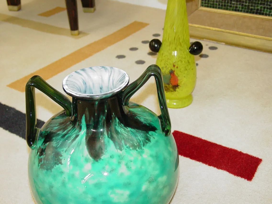 vase antique en verre signé par Schneider, vert