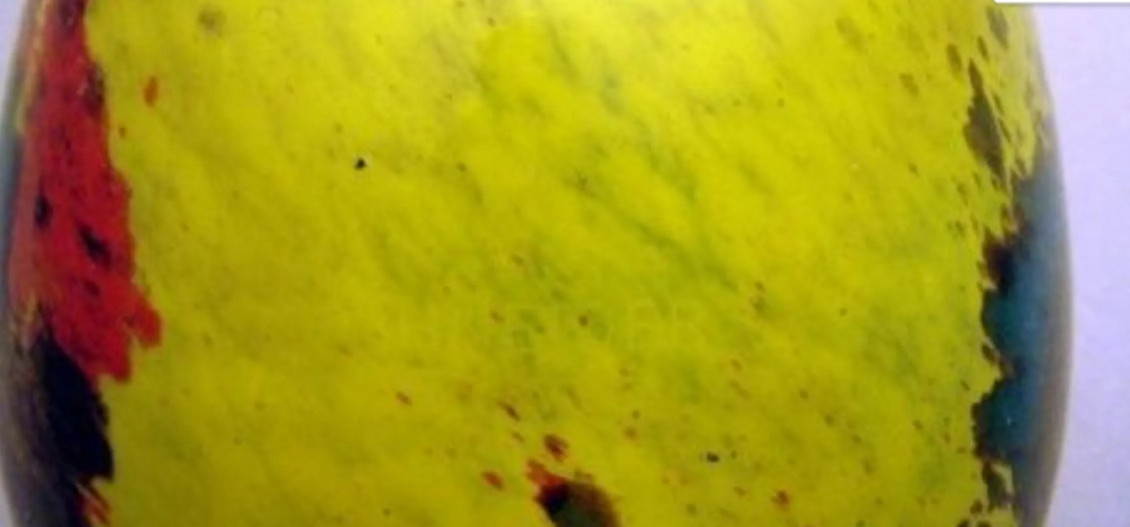 Vetro antico firmato Schneider con colori vivaci