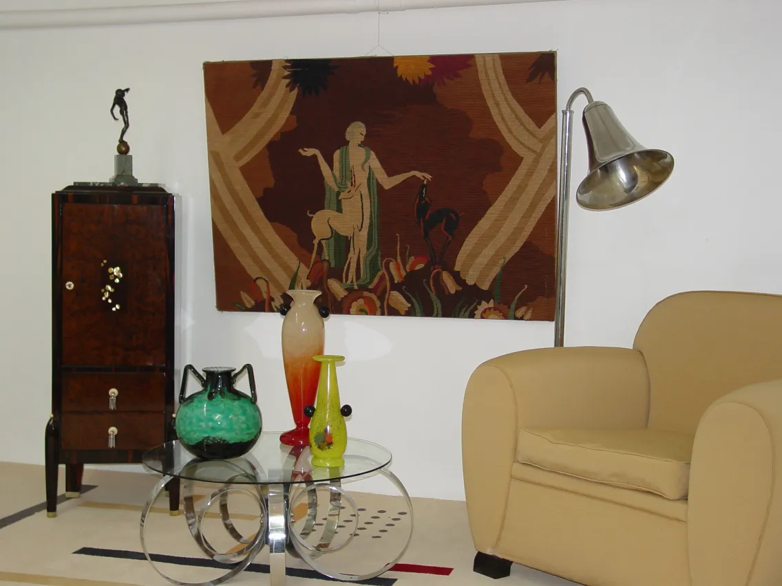 Vidrio firmado de Schneider en ambiente vintage con decoración clásica