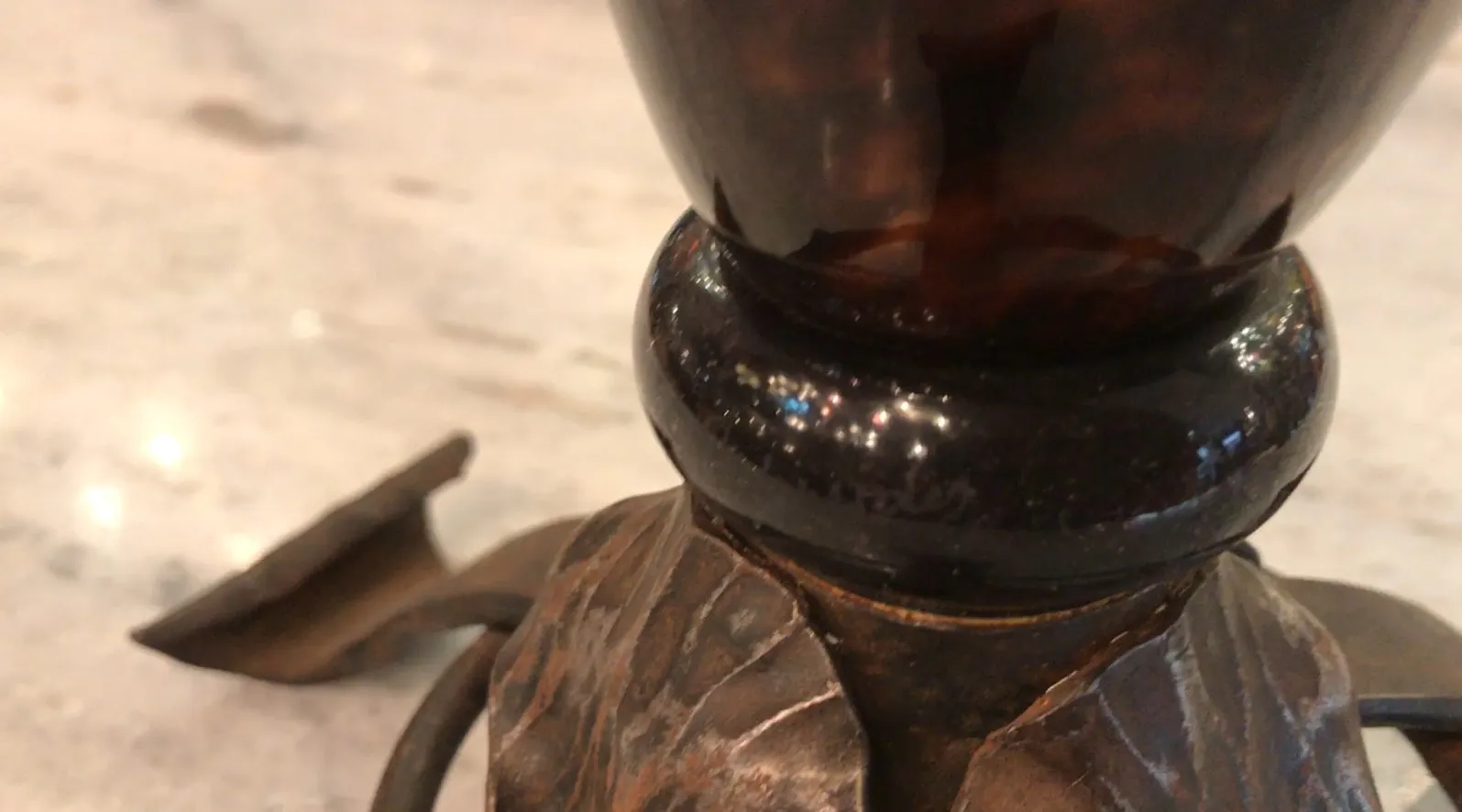 Elegante vetro firmato con design della base distintivo.