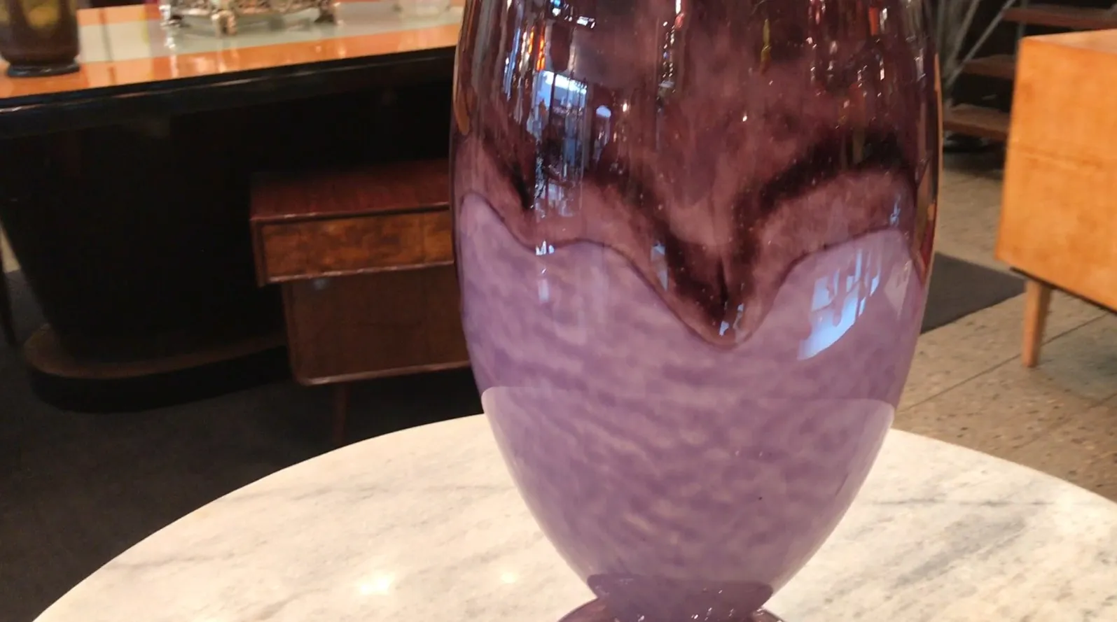 Vase ancien en verre signé par Schneider, nuances de violet