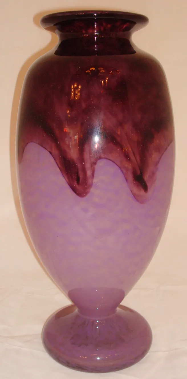 Vaso in vetro firmato antico di Schneider in tonalità viola