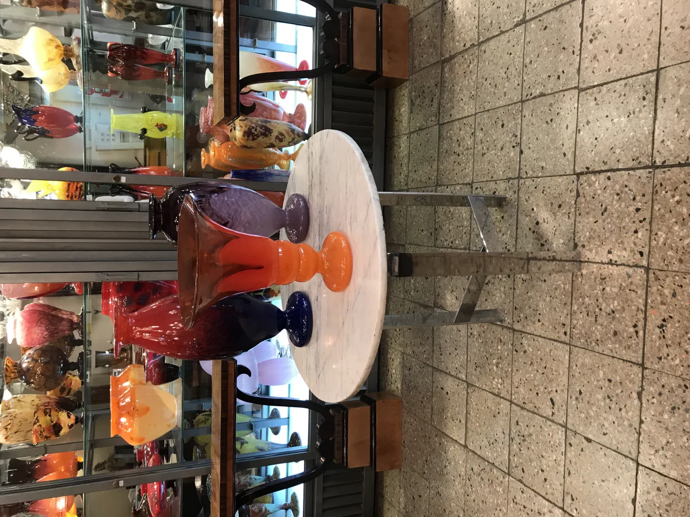 vidrio antiguo firmado de Schneider con detalles coloridos