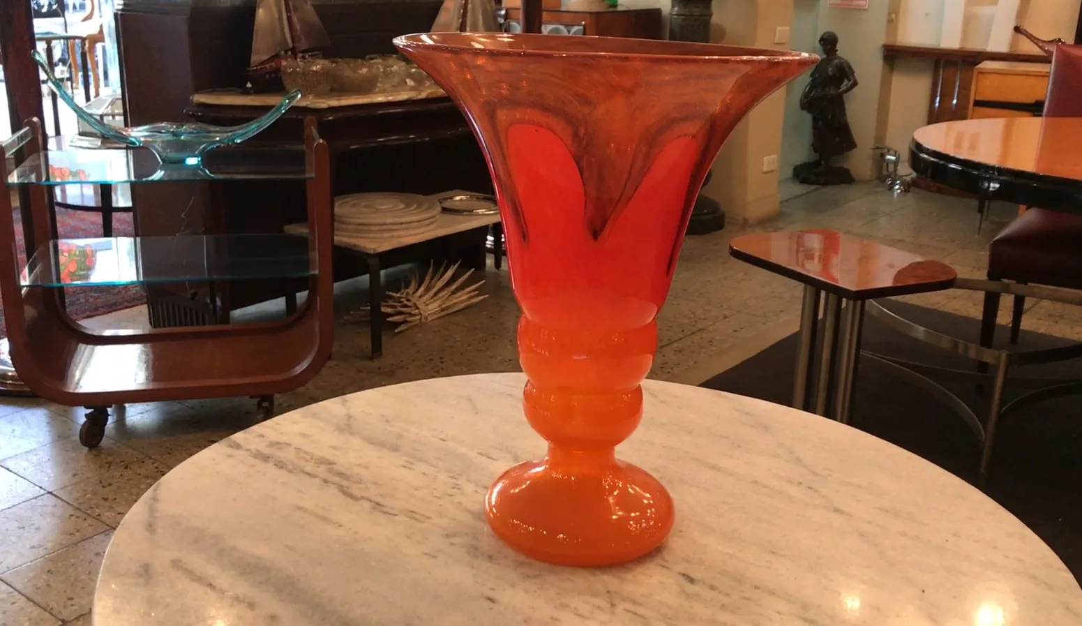 Vase aus signiertem Glas von Schneider, mit lebhaften Farben, Antiquität.