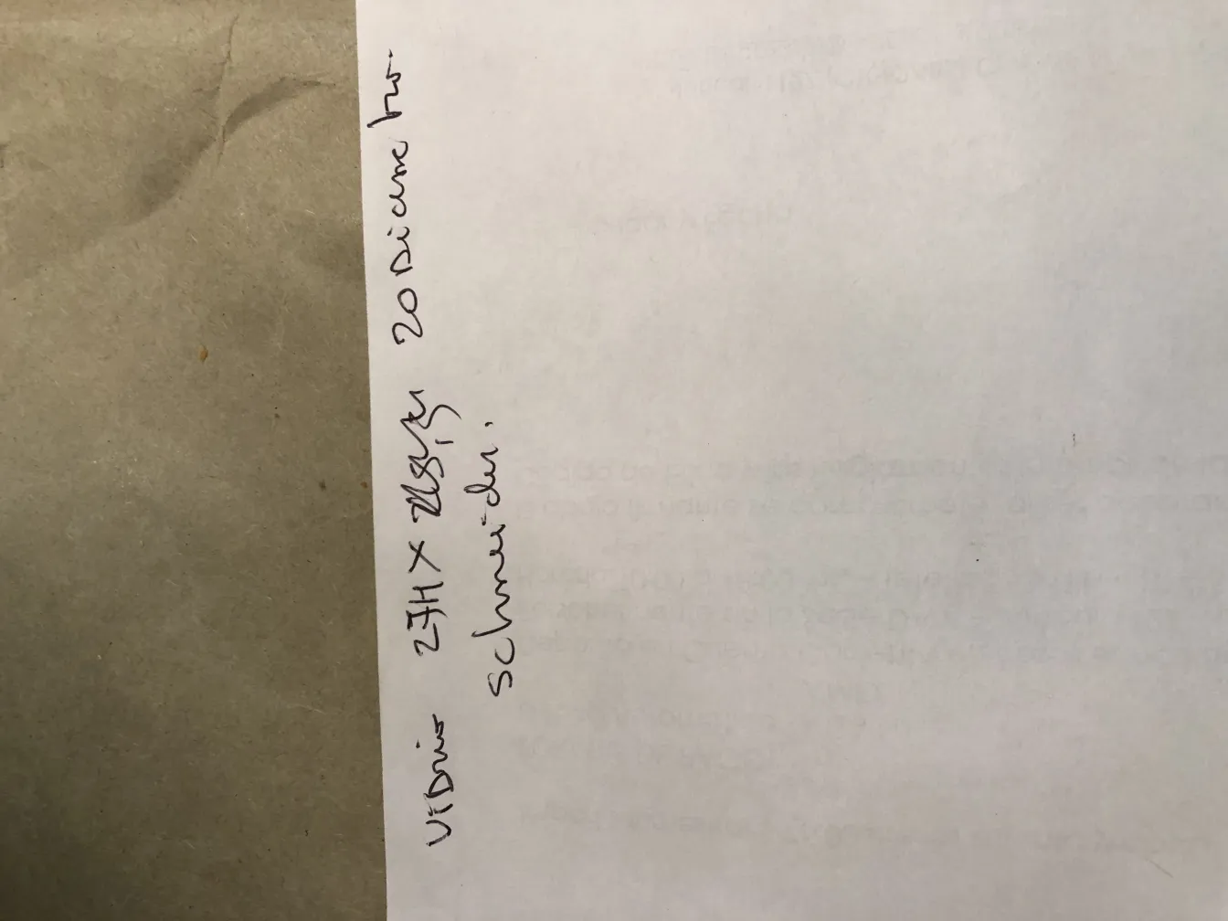 زجاج موقّع من قبل شنايدر بأسلوب فرنسي، قطعة عتيقة مع تفاصيل فنية.