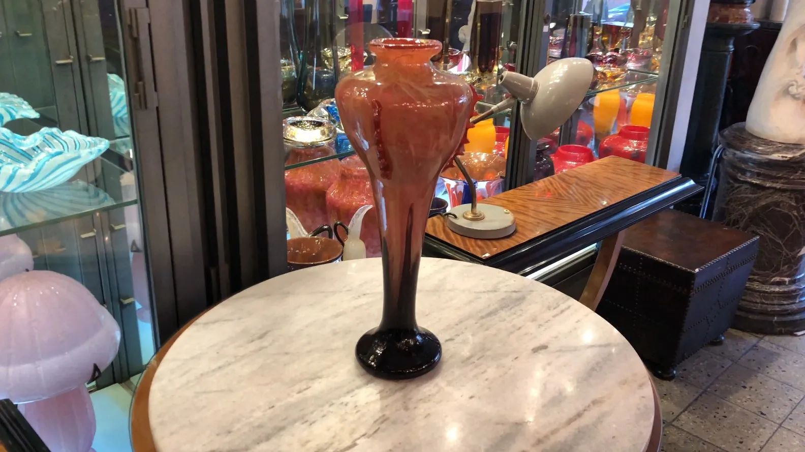 Ancien verre signé par Schneider avec un design élégant