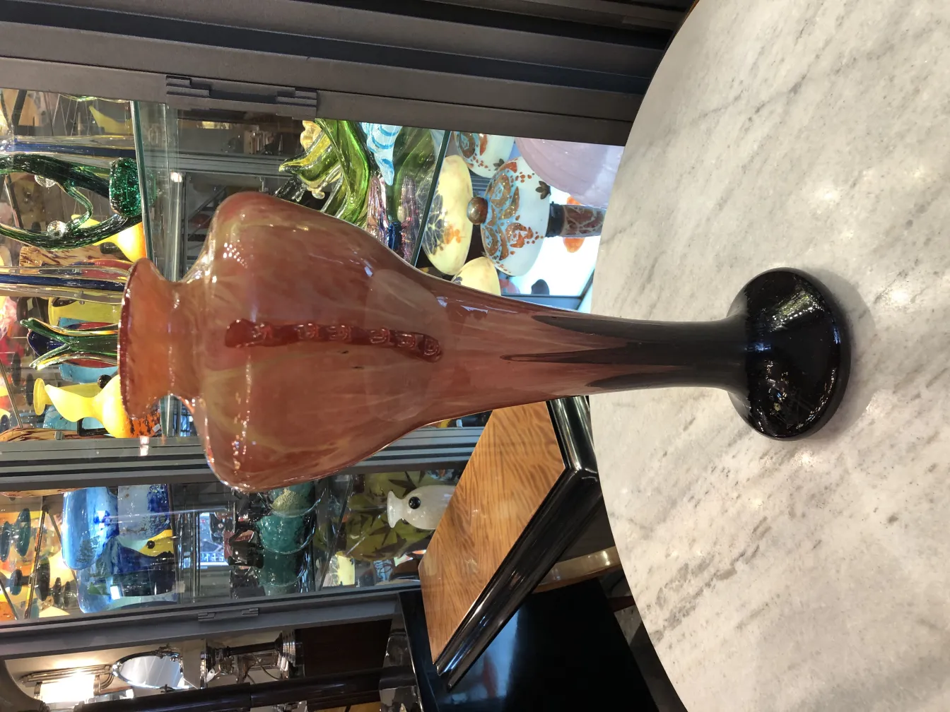 Vase ancien en verre avec signature Schneider, fond décoratif