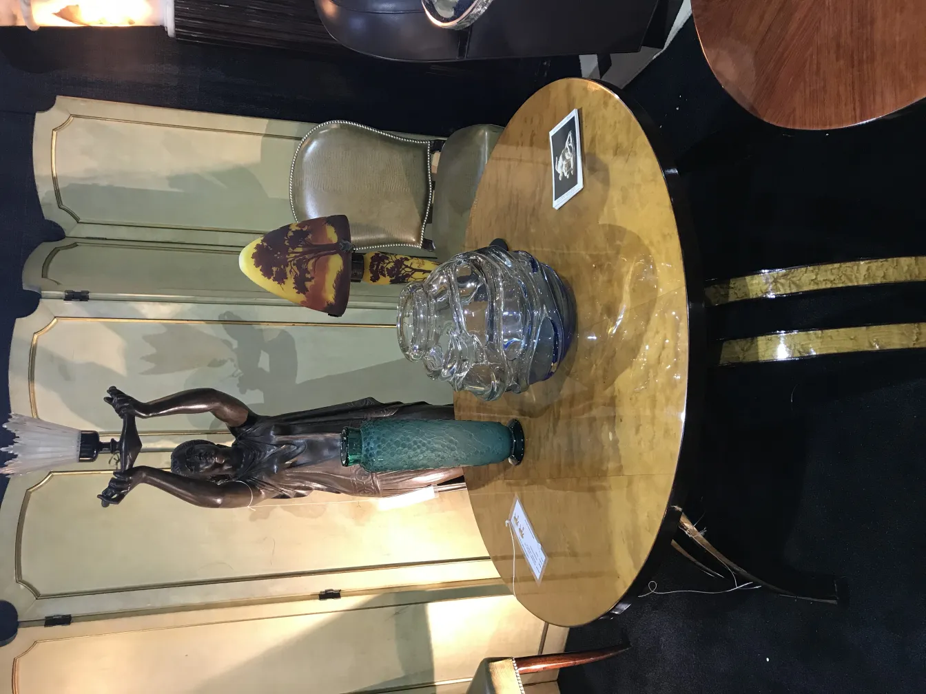 Verre ancien signé par Schneider, décoration unique et design.