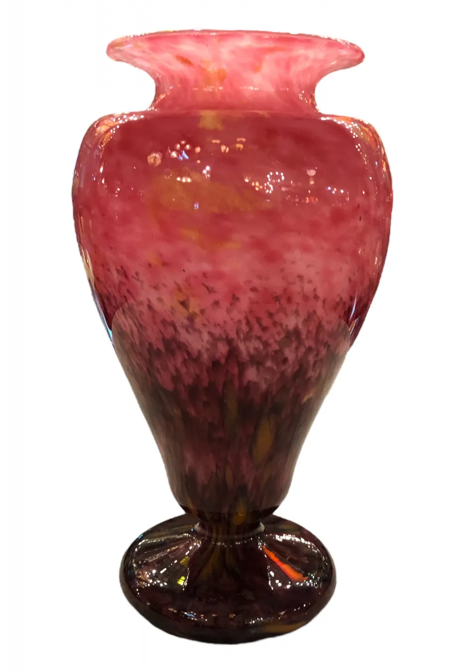 Vaso antigo de vidro assinado por Schneider em tons de rosa e roxo com borda ondulada.