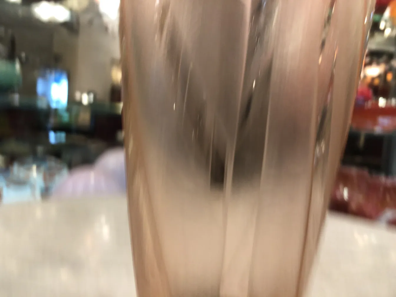 Verre ancien signé par Schneider avec signature visible à la base.