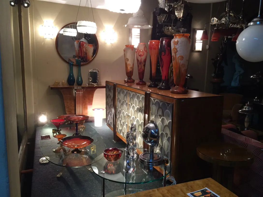 Signiertes Glas von Schneider, antiker Stil, oben dekoriert, mit zartem Design