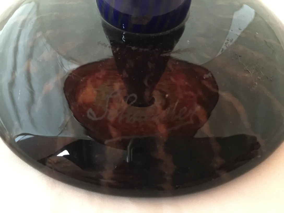 Verre ancien signé Schneider avec un design coloré