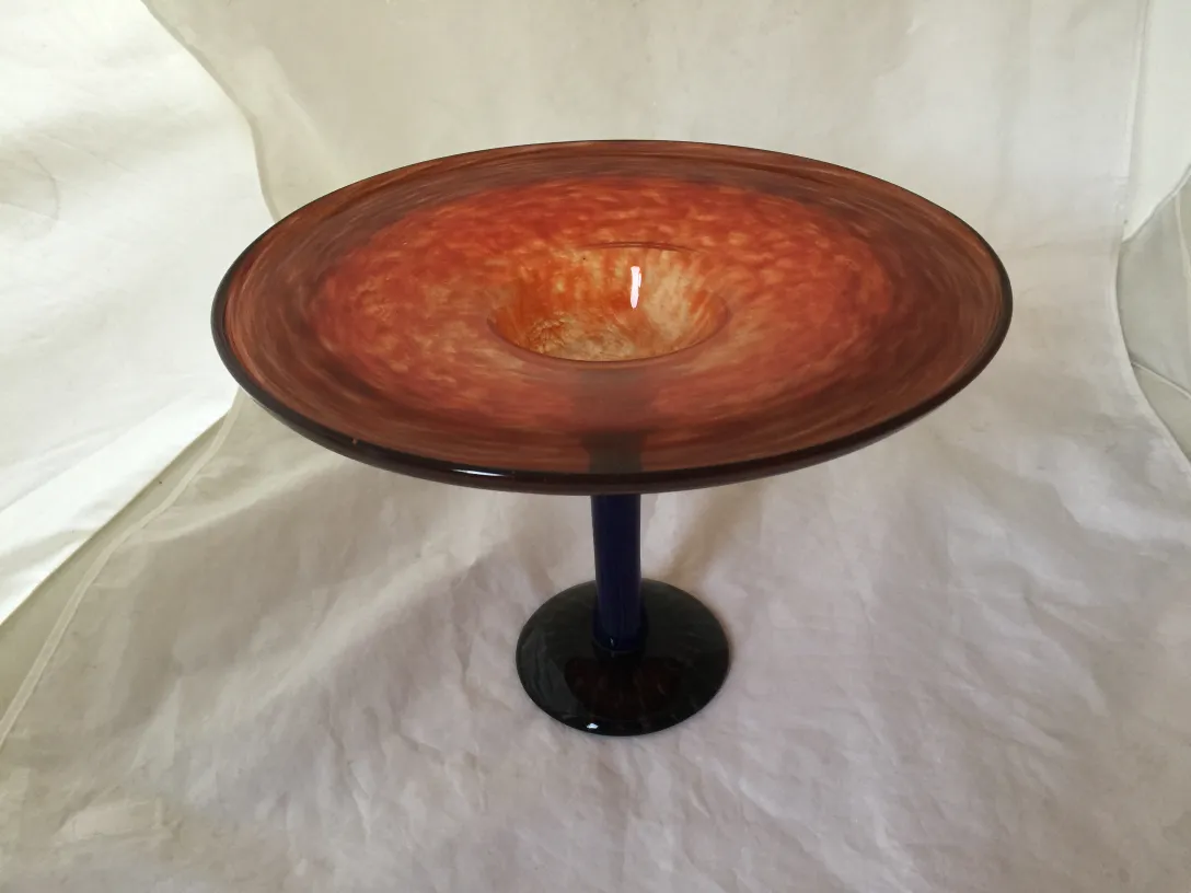 Elegant glass with stylized shape and blue base