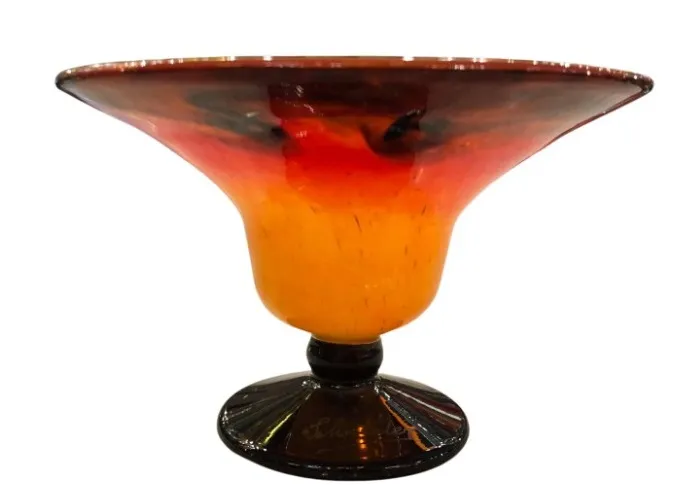 Vaso antiguo con tonalidades de naranja y rojo, firmado por Schneider.