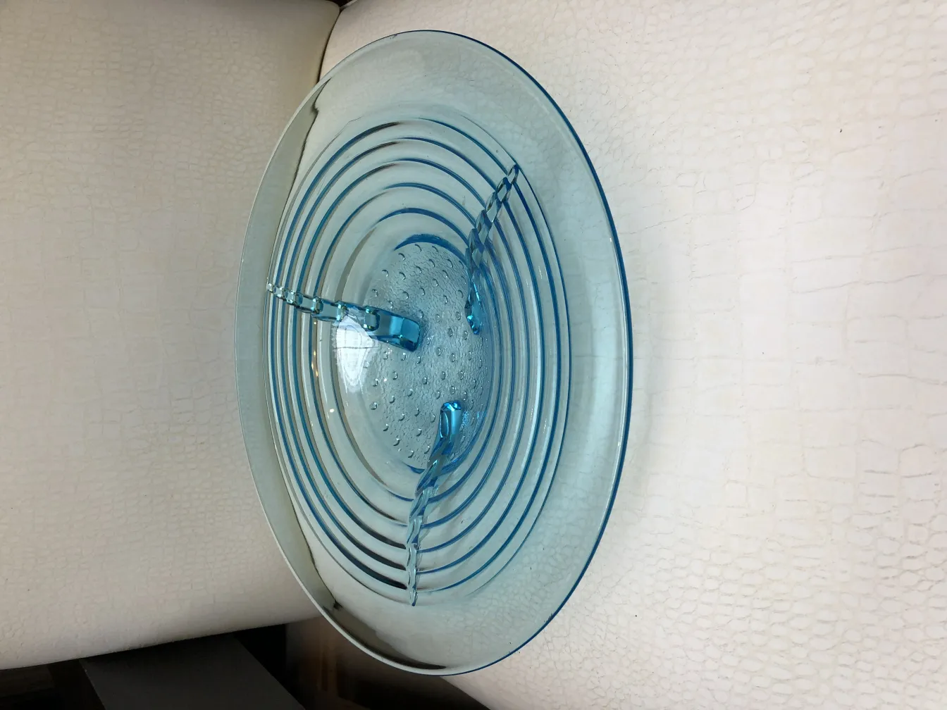 plat bleu ancien avec motif circulaire en cristal de murano