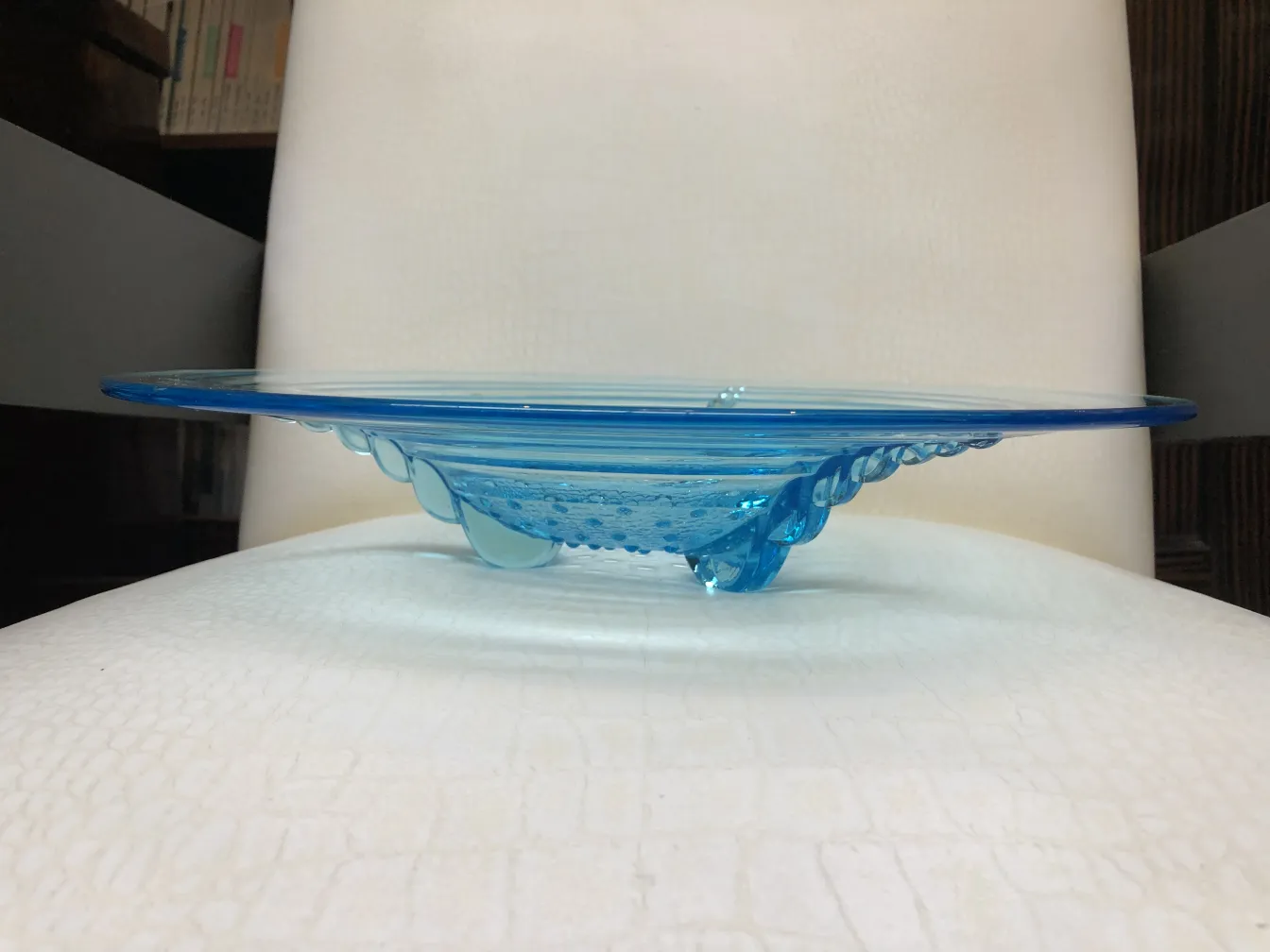 प्राचीन मुरानो नीला कटोरा, डिज़ाइन को उजागर करना