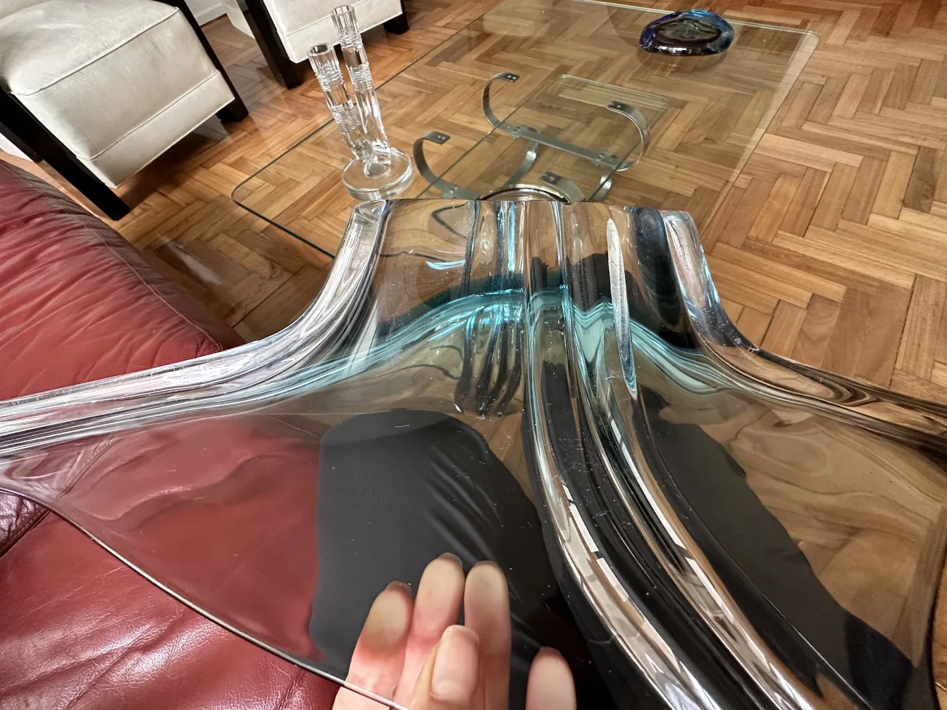 lindo cristal de murano com formas únicas em ambiente aconchegante