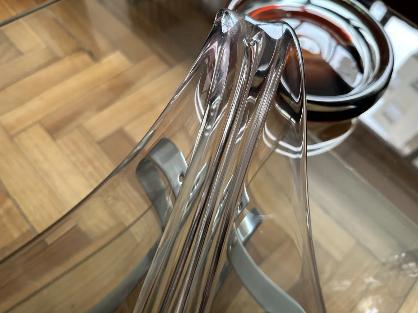 decoracao antiga de cristal de murano com forma fluida