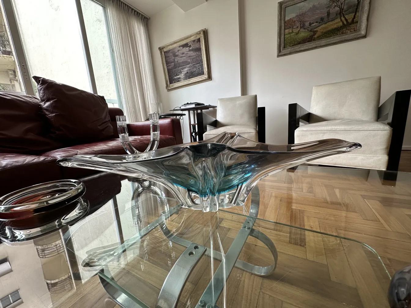 centro de mesa de cristal de murano em uma sala elegante