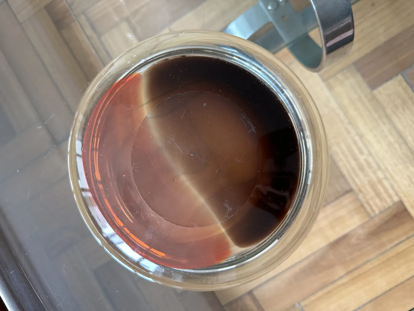 Cristal de Murano antigo com cores vibrantes em ambiente elegante