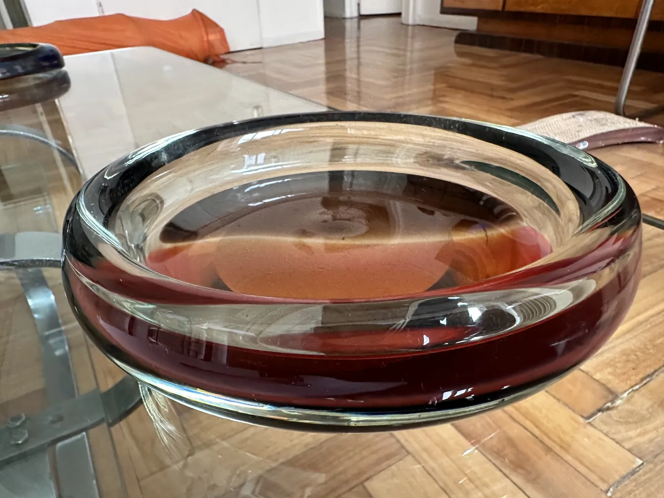 beau cristal de murano aux tons rouges et noirs, décoratif