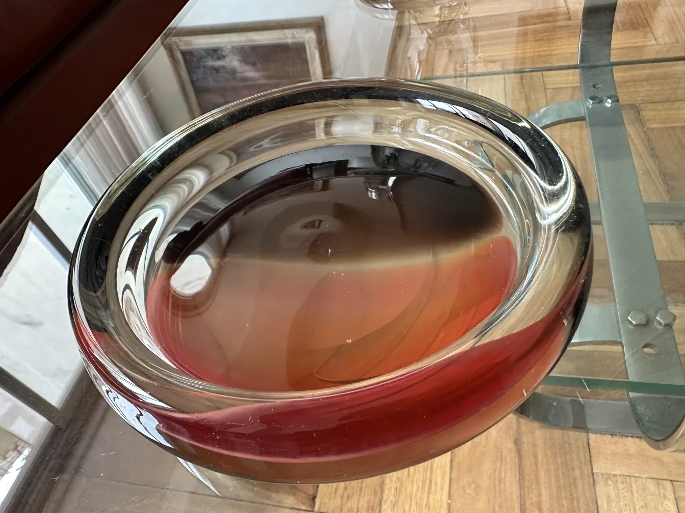 alte Murano-Glas-Schale in roten und braunen Farbtönen