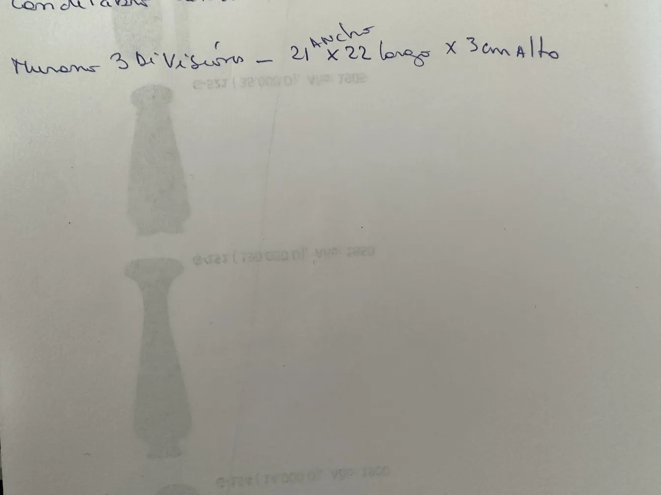 우아한 모양의 고급 무라노 유리 장식품