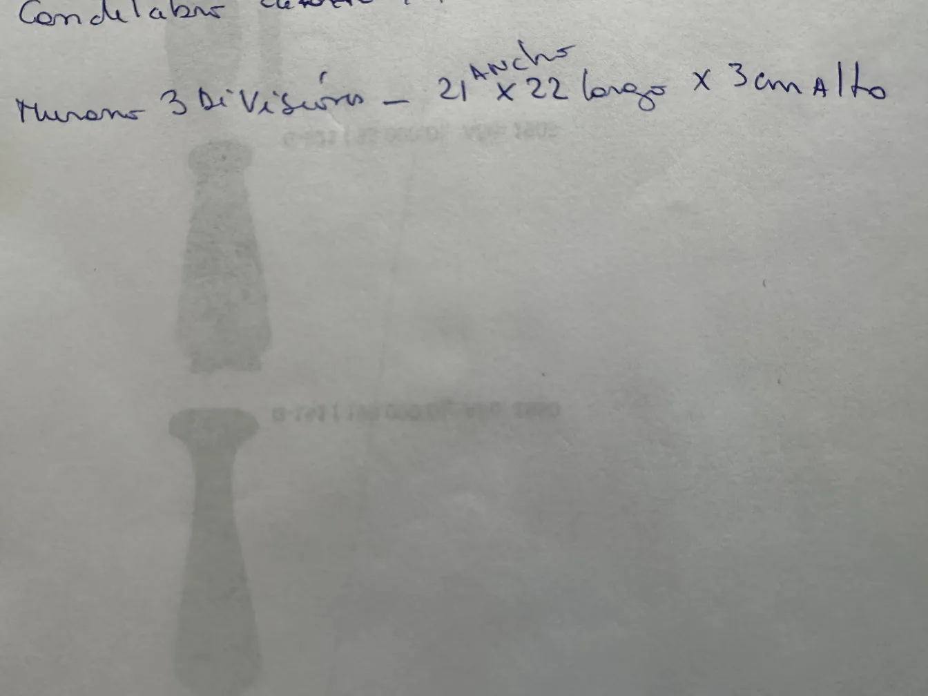 Antikes Murano-Glas in besonderer Form mit dekorativen Details