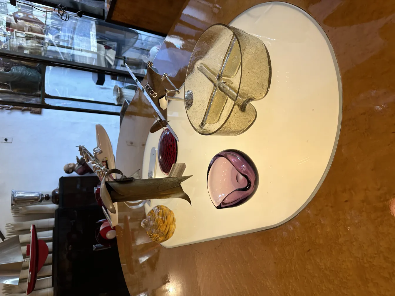 Vaso in vetro di Murano in tonalità dorate e rosa, decorativo.