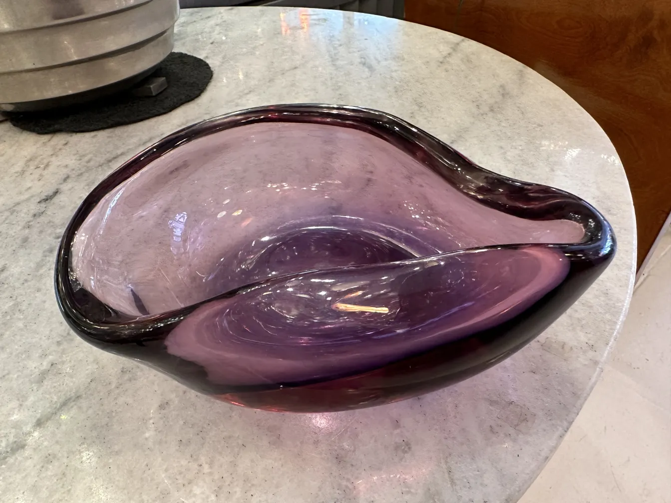 tigela decorativa antiga de cristal de murano em tons roxos